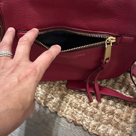 Marc Jacobs cranberry crossbody purse - Picture 4 of 11